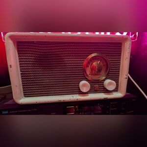 Vintage Airline Retro White Color         Table Top Radio with Gold Accents
